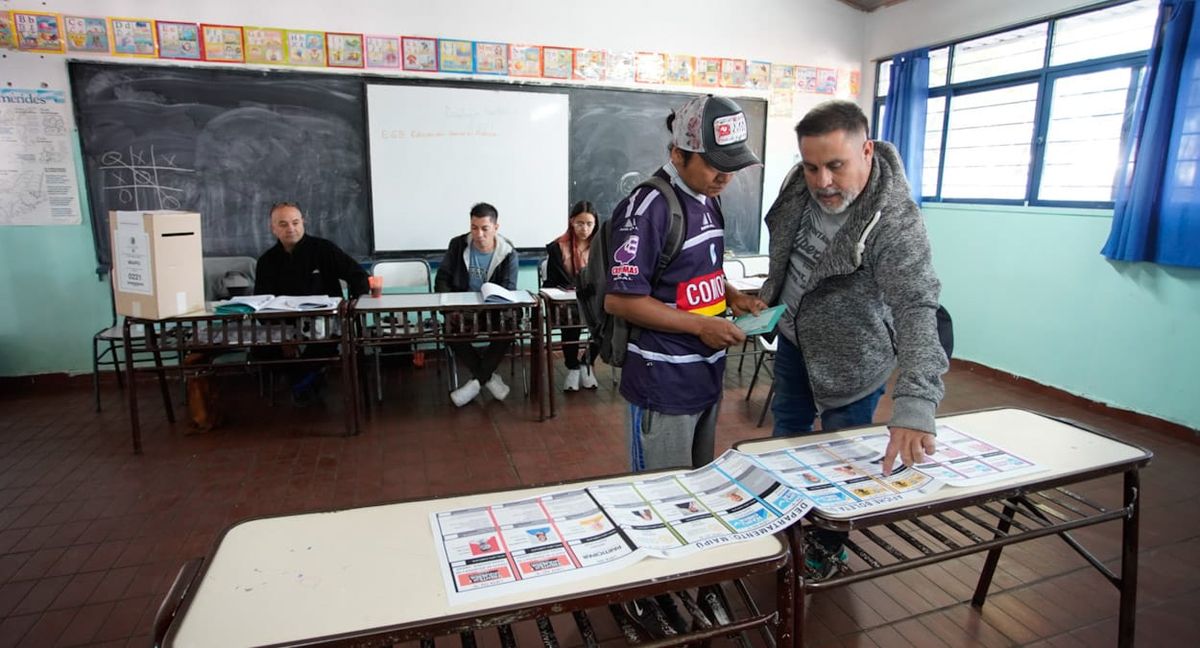 El domingo 11 de junio, 11 departamentos votan en las PASO provinciales en las categorías de Gobernador y vice, legisladores provinciales, intendente y concejales. En cambio, en los otros 7, solo se vota para gobernador, vice y legisladores, son los que desdoblaron las elecciones municipales.&nbsp;
