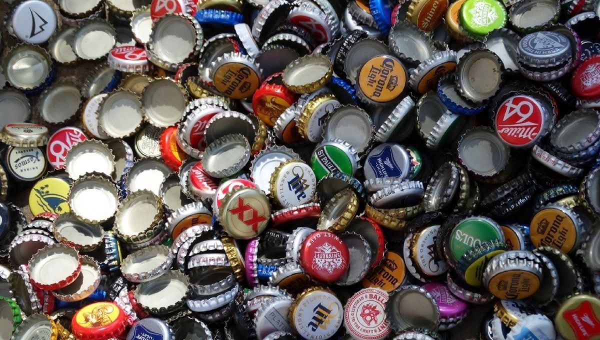 Las tapitas o chapitas de cerveza pueden convertirse en hermosos señaladores para libros. Las tapitas o chapitas de cerveza pueden convertirse en hermosos señaladores para libros. 