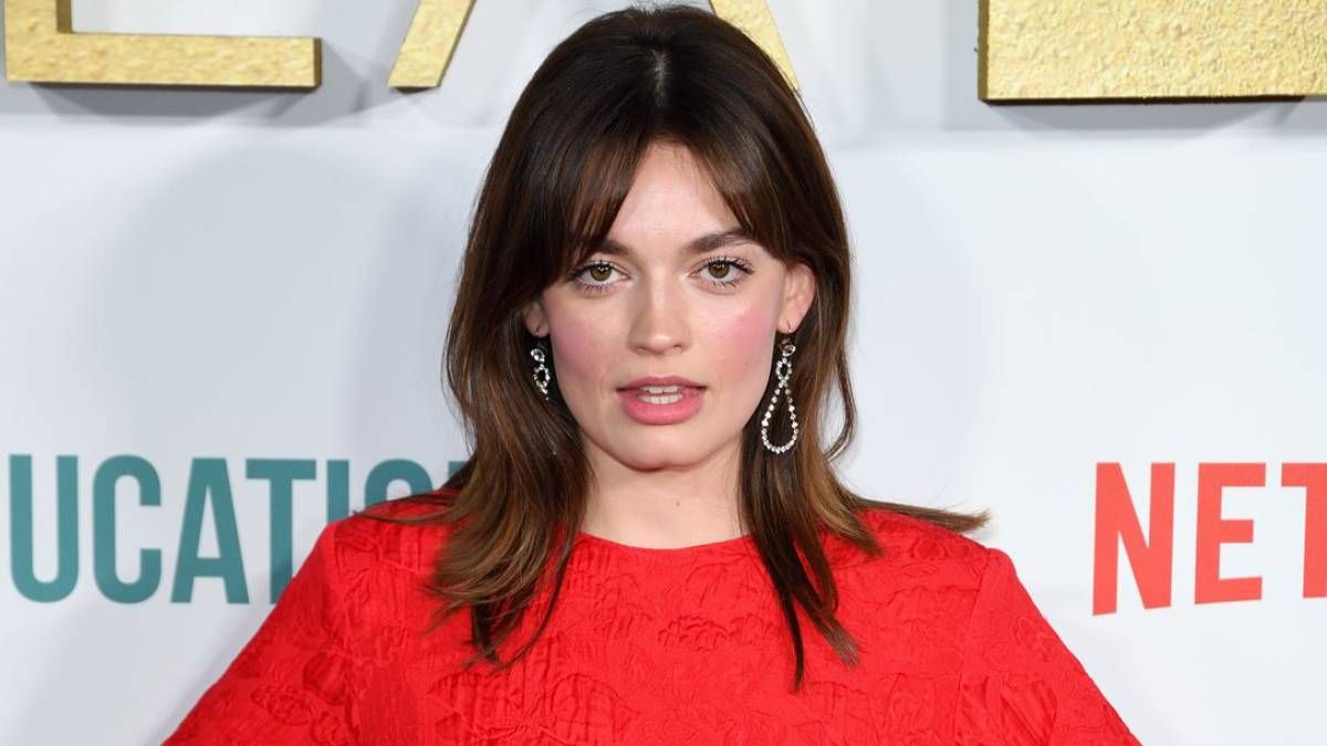 Emma Mackey, protagonista de Sex Education, la serie de Netflix.