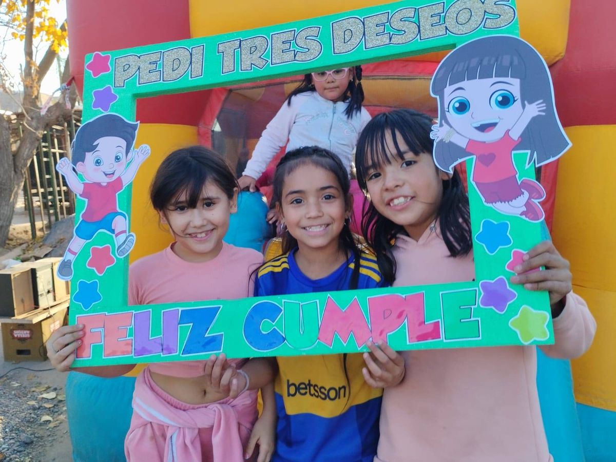Las sonrisas de las niñas que pasaron por la propuesta Las sonrisas de las niñas que pasaron por la propuesta