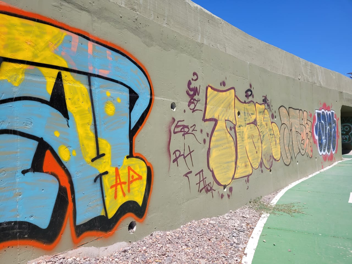 Ingreso a la primera etapa de la nueva avenida Gran Capitán. Ya está toda enchastrada.