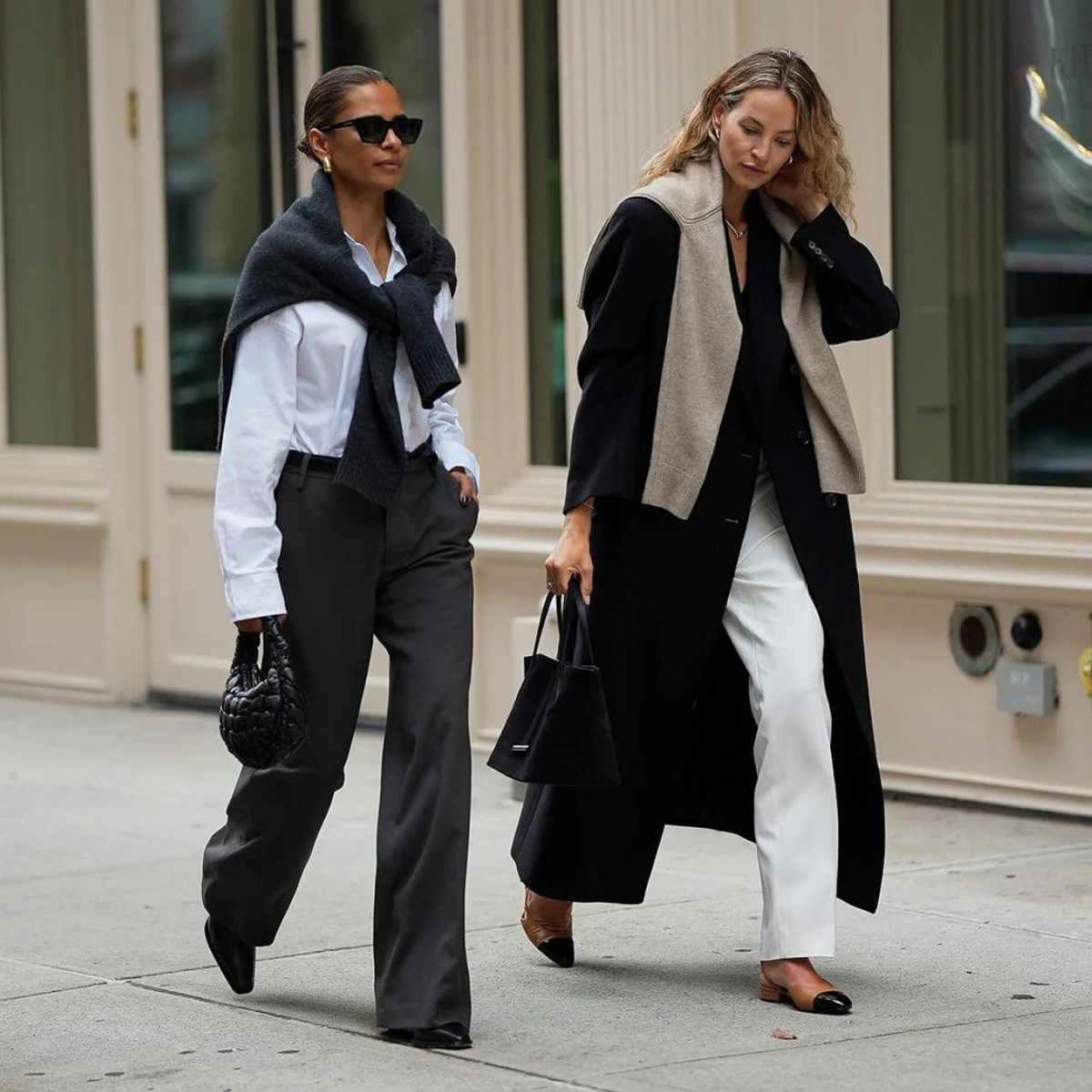 Aprende cómo combinar un pantalón negro de vestir. Imagen: Vogue. Aprende cómo combinar un pantalón negro de vestir. Imagen: Vogue.