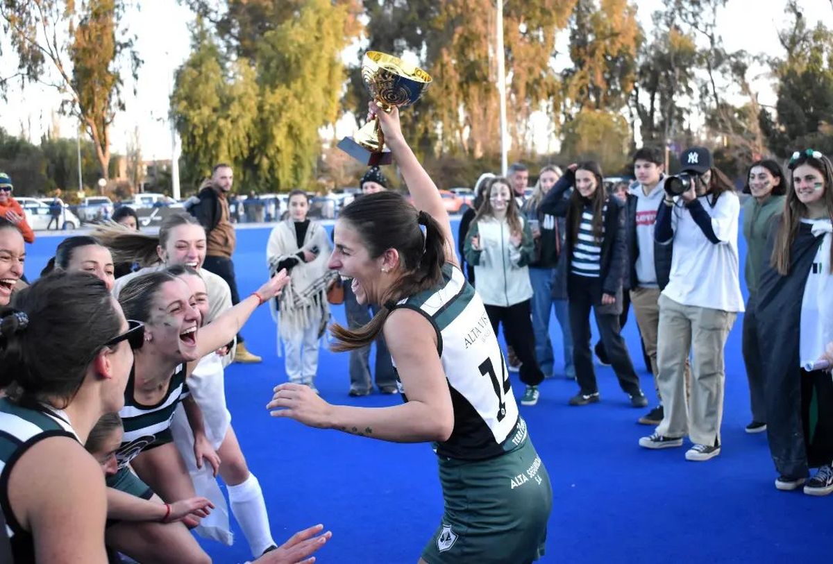 Banco Mendoza es el nuevo campeón del hocley femenino.