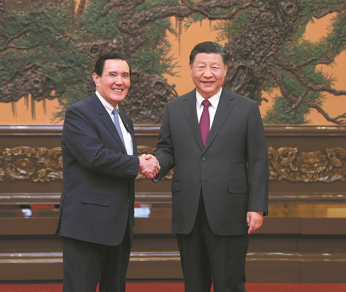 Xi Jinping, secretario general del Comité Central del Partido Comunista de China, se reúne con Ma Ying-jeou, expresidente del partido Kuomintang Chino, en Beijing el 10 de abril. JU PENG / XINHUA