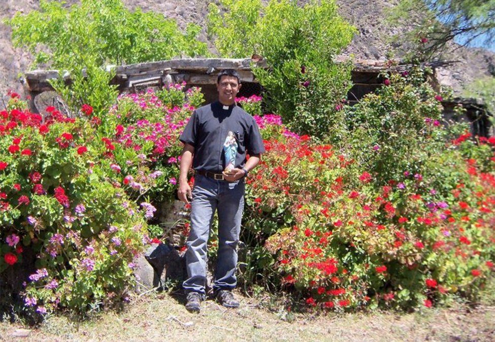 El sacerdote Rodrigo Robles, de San Juan, escribió: Quien siembra muerte, engendra y cosecha muerte. No se quejen después de los femicidios. Repudio total.