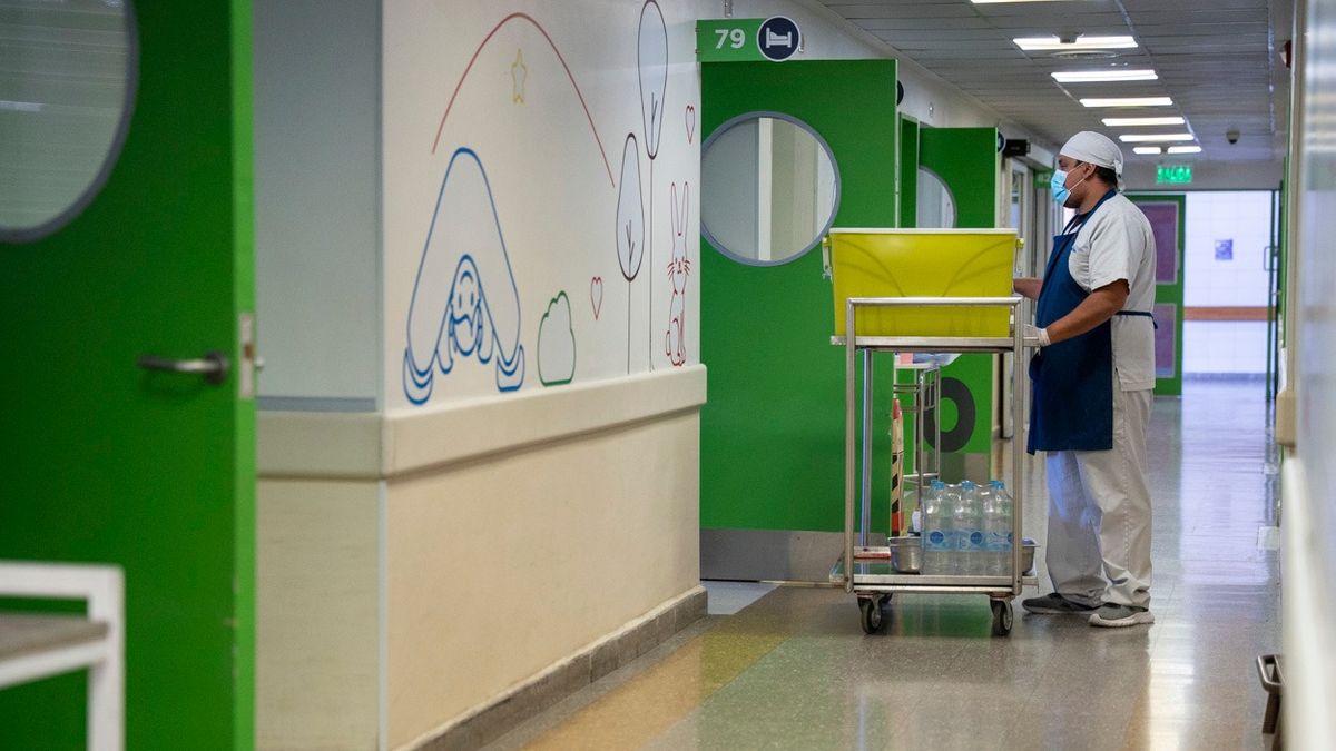 El niño estuvo internado en terapia intensiva más de dos semanas. El niño estuvo internado en terapia intensiva más de dos semanas.