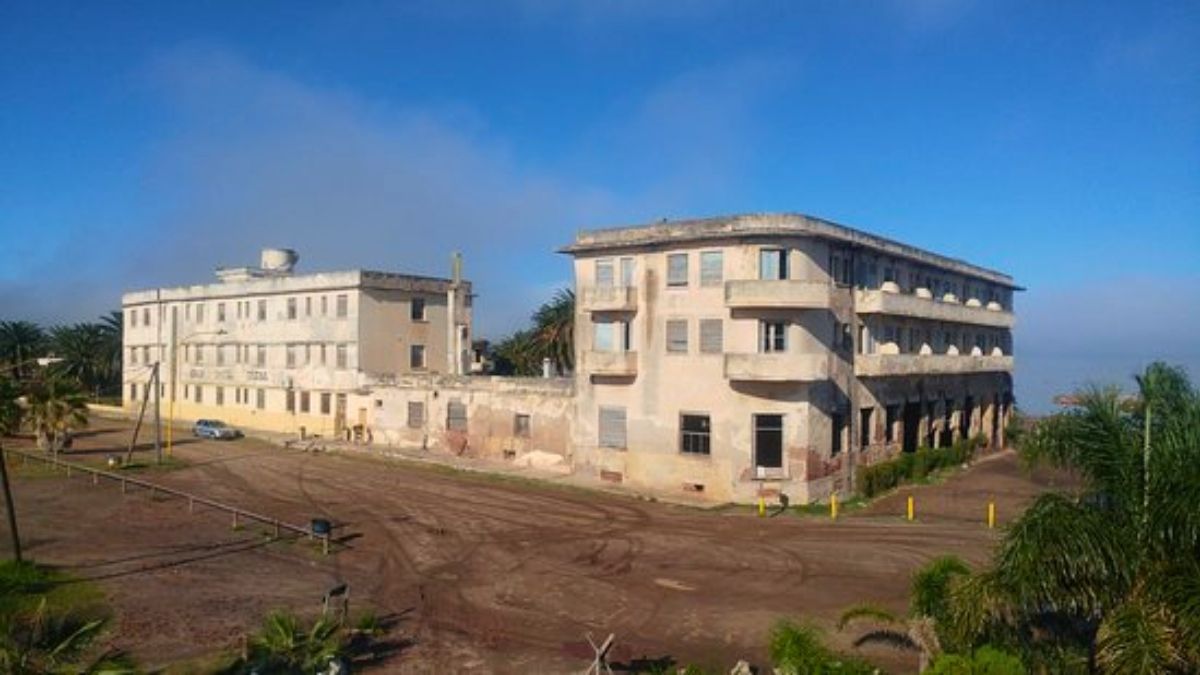 El hotel abandonado del pueblo es una de las grandes atracciones. El hotel abandonado del pueblo es una de las grandes atracciones.