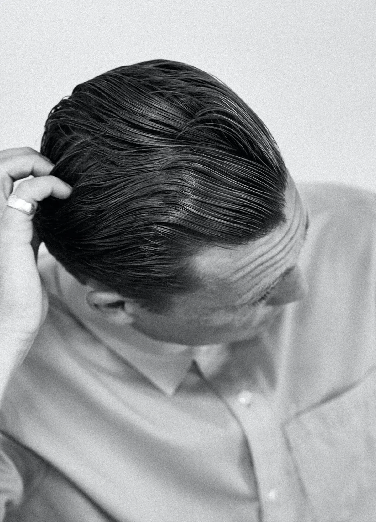 El slicked back es un corte de cabello elegante. Imagen: GQ. El slicked back es un corte de cabello elegante. Imagen: GQ.