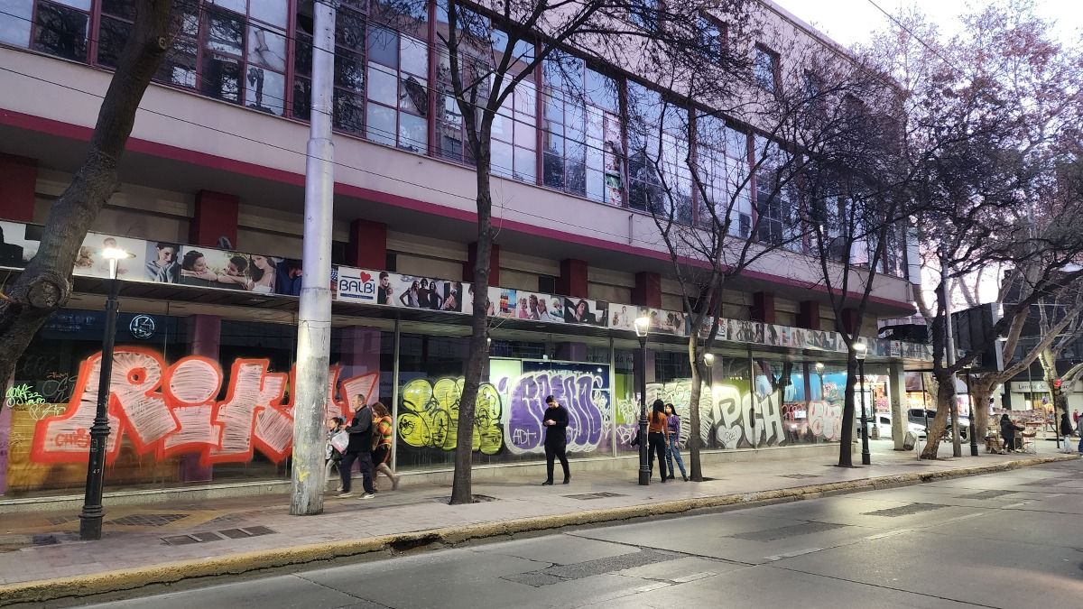 El ex local de Balbi, tal y como aún se lo ve por fuera, pero en su interior ya se están produciendo las remodelaciones.&nbsp;