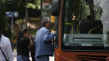 Tomó un micro en Mendoza y se encontró con una situación insólita