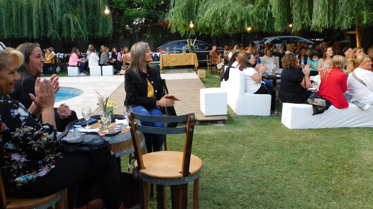 La Asociación de Apoyo a la Salud invita a festejar el mes de la mujer con un súper sunset.