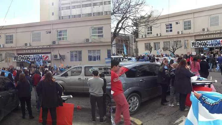 Profesionales de la Salud hicieron un chaquetazo frente al Hospital por las dos vidas