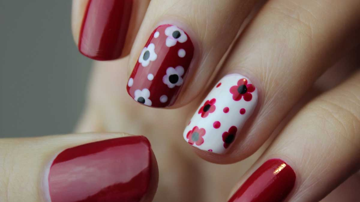 La ventaja del esmaltado semipermanente es su durabilidad al quedar fijo. La ventaja del esmaltado semipermanente es su durabilidad al quedar fijo.