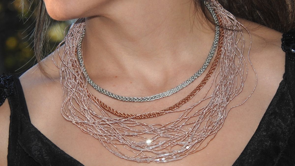 El diseño y la imaginación mezclada con la conciencia ecológica se dan la mano en las creaciones de Melisa Guevara para el plan de Joyería Sustentable.