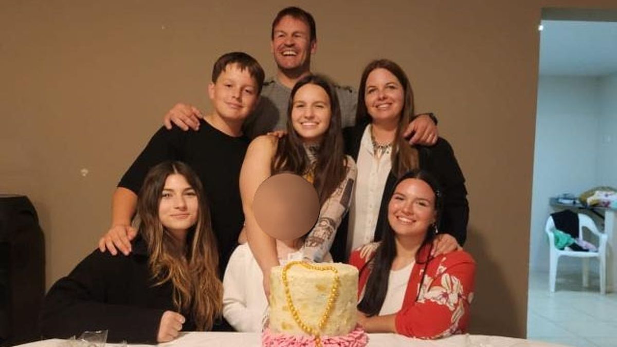 La familia que sufrió la tragedia en la ruta 7 regresando a su casa. Una de sus hijas no estaba en el vehículo. La familia que sufrió la tragedia en la ruta 7 regresando a su casa. Una de sus hijas no estaba en el vehículo.