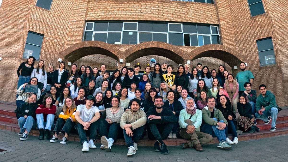 Alumnos de 4º año de la Facultad de Diseño de la UNCuyo. Alumnos de 4º año de la Facultad de Diseño de la UNCuyo.