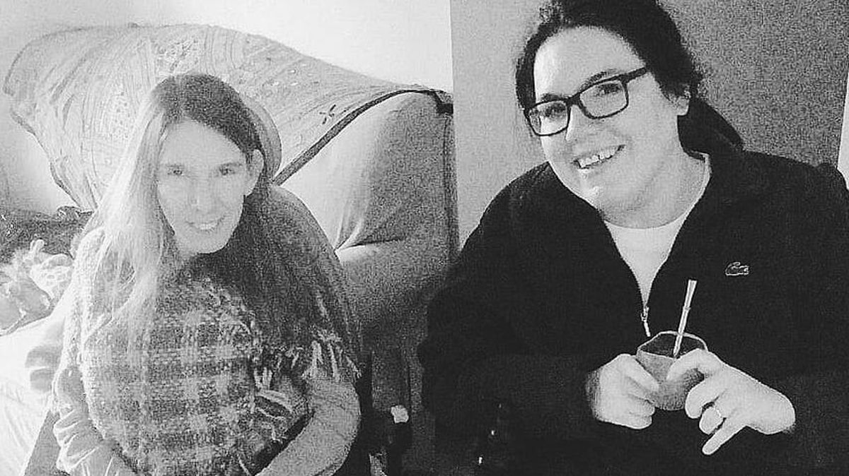 Valeria y Verónica tienen la misma enfermedad neurodegerativa y se hicieron amigas. Son madres y crearon un proyecto de turismo inclusivo. Valeria y Verónica tienen la misma enfermedad neurodegerativa y se hicieron amigas. Son madres y crearon un proyecto de turismo inclusivo.