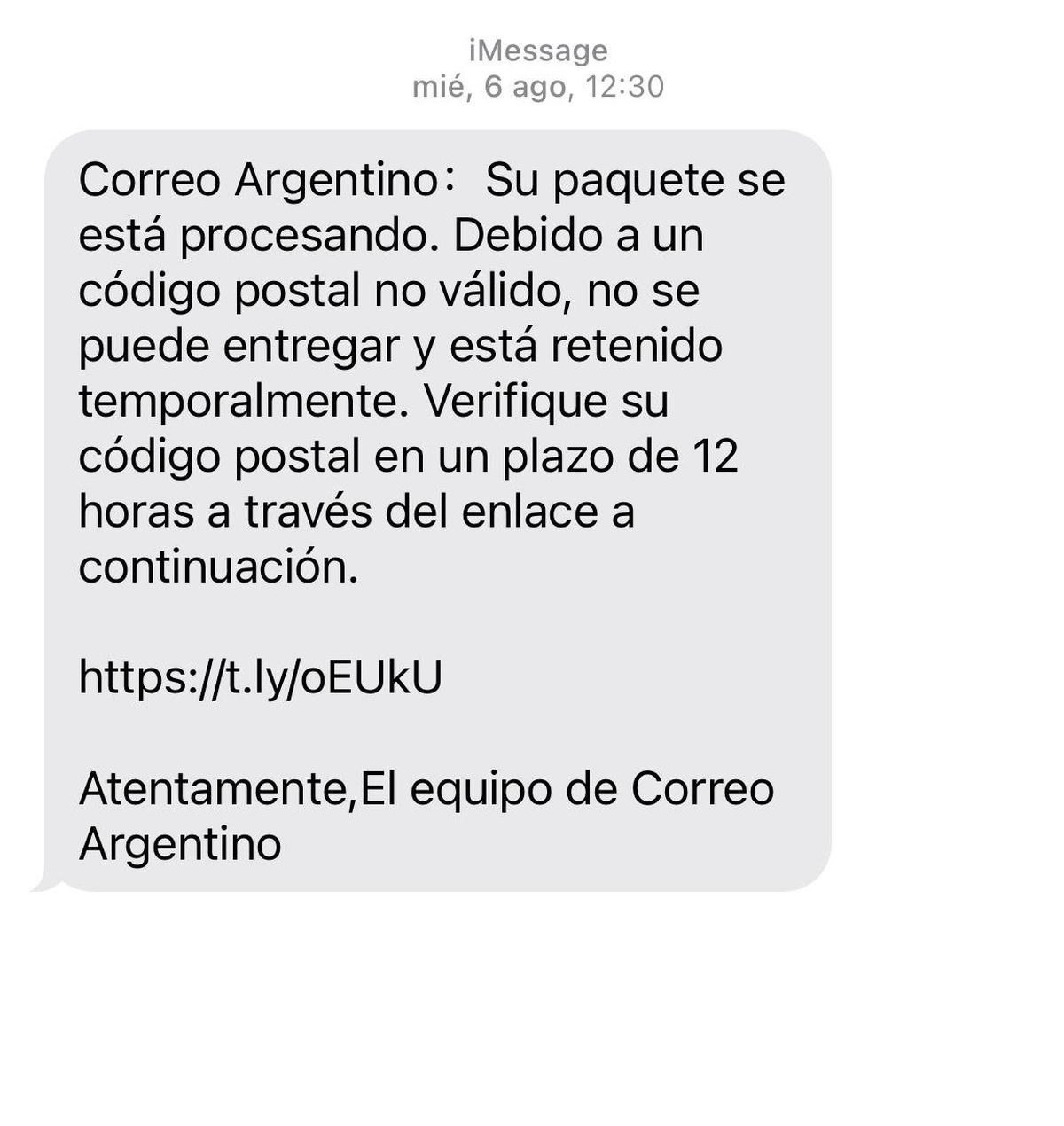 Las direcciones de e-mail o números de teléfono suelen usar dominios extraños o no oficiales (como "@correo-argentina.xyz") y te redirigen a páginas web falsas que imitan el diseño oficial Las direcciones de e-mail o números de teléfono suelen usar dominios extraños o no oficiales (como "@correo-argentina.xyz") y te redirigen a páginas web falsas que imitan el diseño oficial