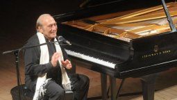 Miguel Ángel Estrella en  la gala previa al 25 de Mayo