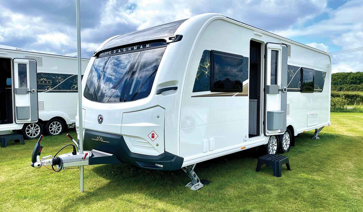 La casa rodante de ultra lujo que hará que tengas todo a la hora de ir campamento.