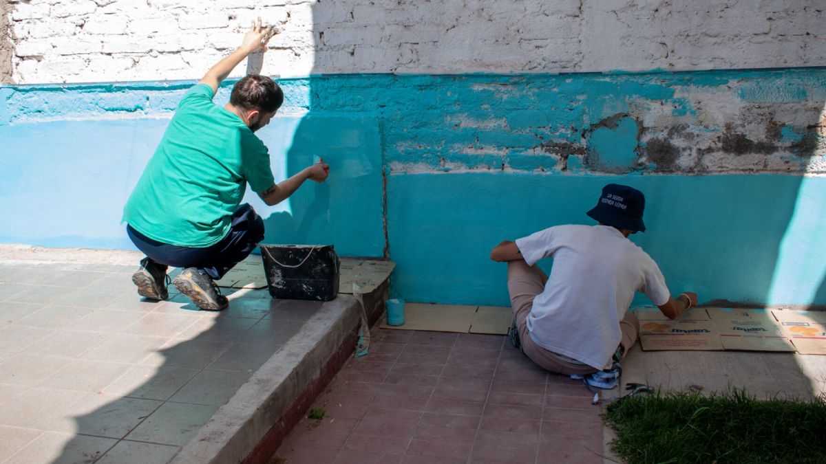 Grafiteros sancionados por un jurado vecinal de Ciudad por grafitear paredes.