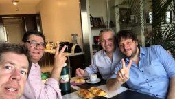 Elecciones 2019: Fernández cumplió el rito del desayuno y el paseo con su perro Dylan