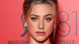 La actriz Lili Reinhart interpreta a Natalie Bennett en la película de Netflix.