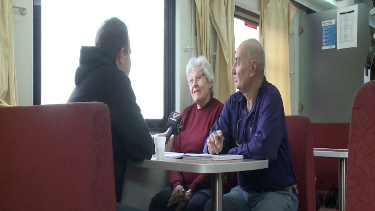 El matrimonio de jubilados de Alberto y Sonia cumplen el anhelo de su vida, de recorrer el país gracias al retorno del tren.