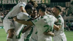 Banfield goleó a Newells en el Florencio Sola.