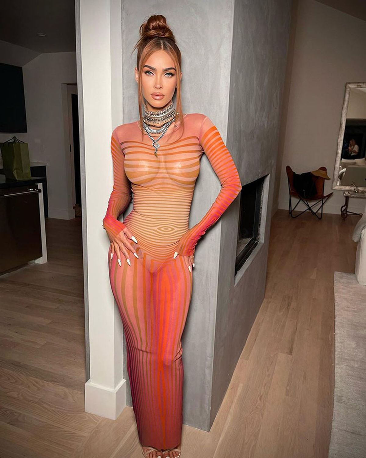 Pampita copia las transparencias de Megan Fox y paraliza la primavera. Pampita copia las transparencias de Megan Fox y paraliza la primavera.