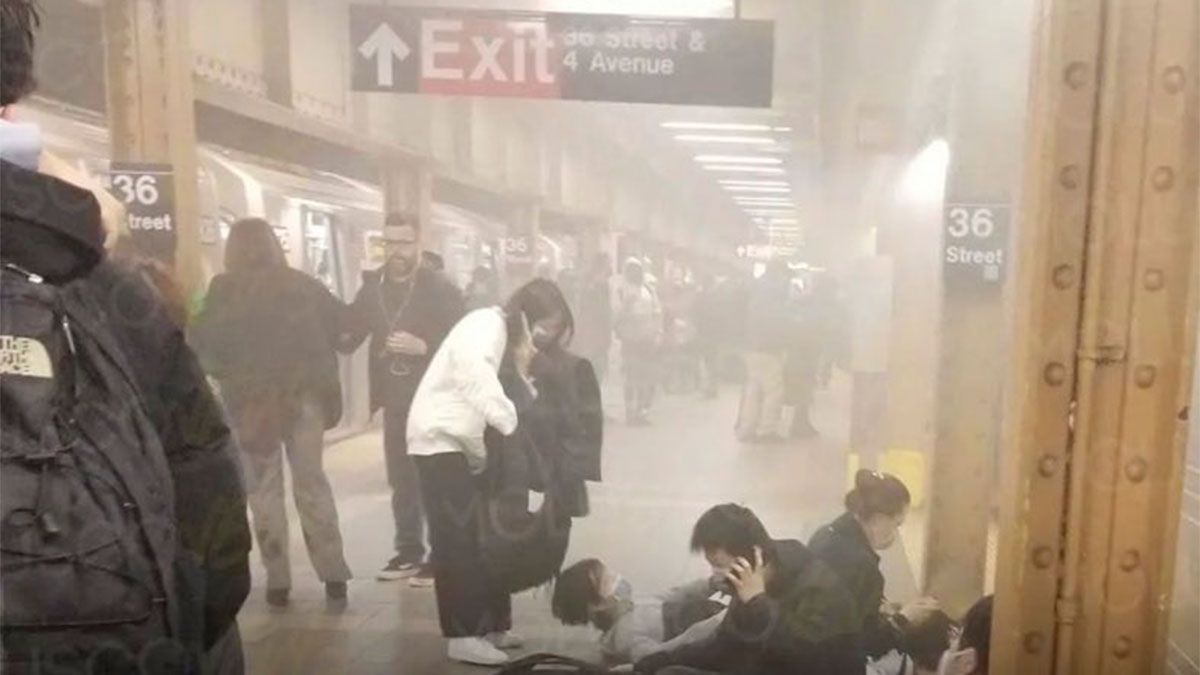 Tiroteo en el subte de New York: varios heridos y explosivos sin detonar.