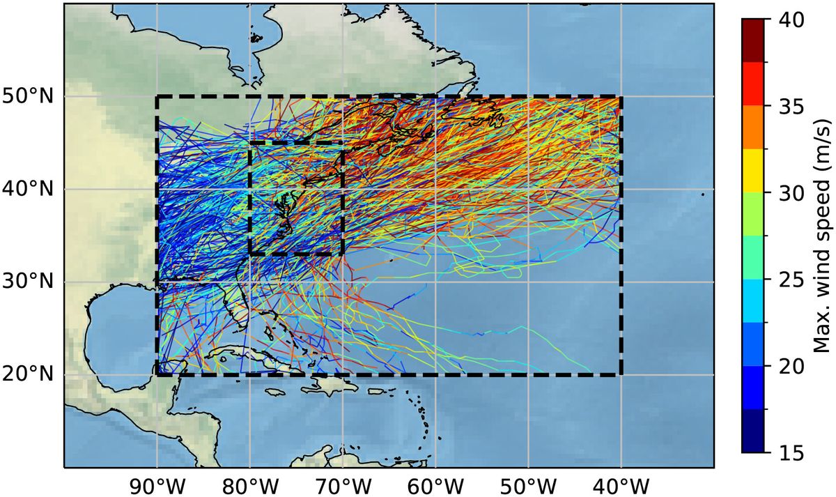 Para generar trayectorias de tormentas, el algoritmo vincula ciclones candidatos identificados en pasos de tiempo consecutivos Para generar trayectorias de tormentas, el algoritmo vincula ciclones candidatos identificados en pasos de tiempo consecutivos