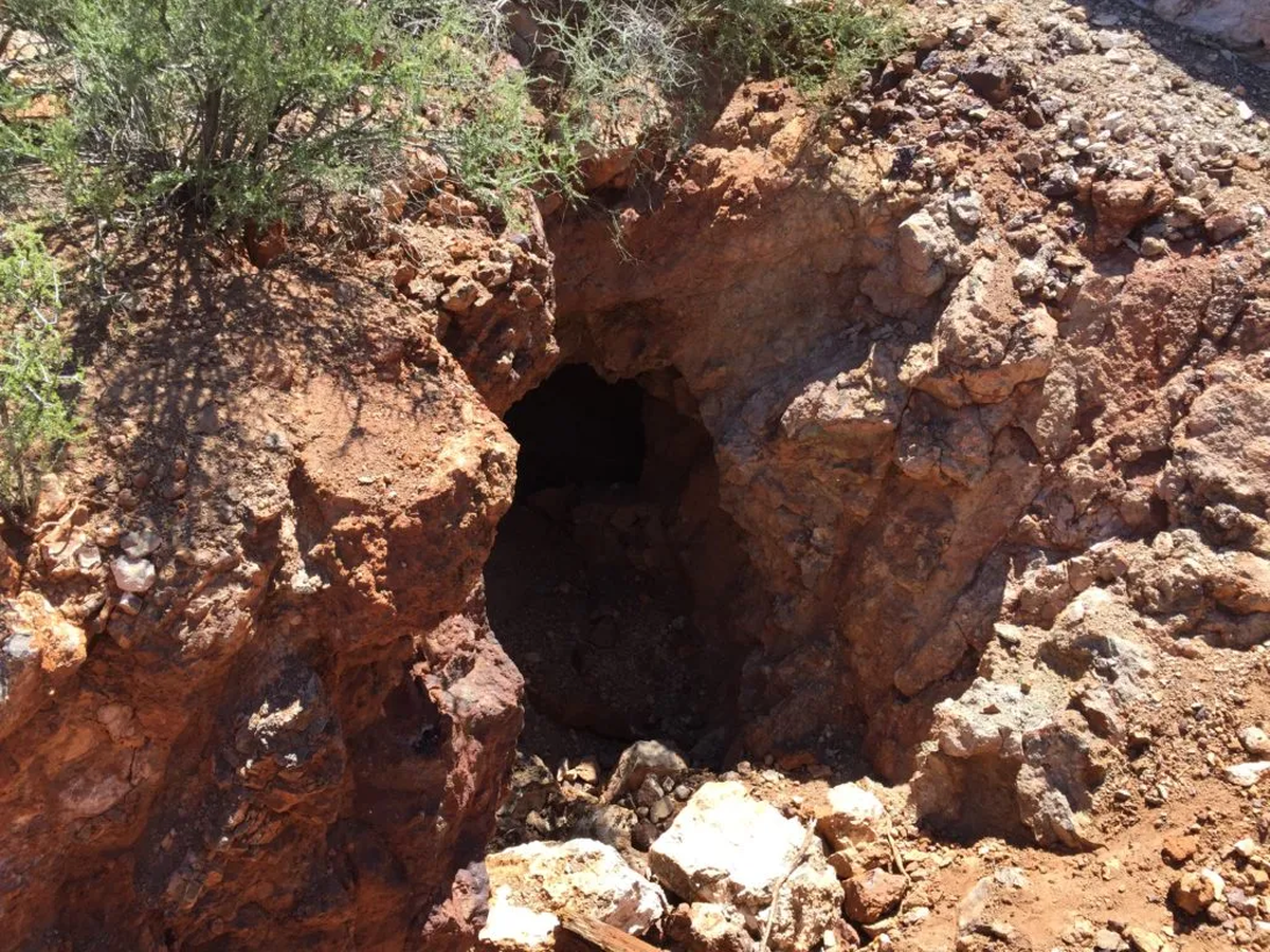 El desierto de Goodsprings guarda muchos secretos. El desierto de Goodsprings guarda muchos secretos.