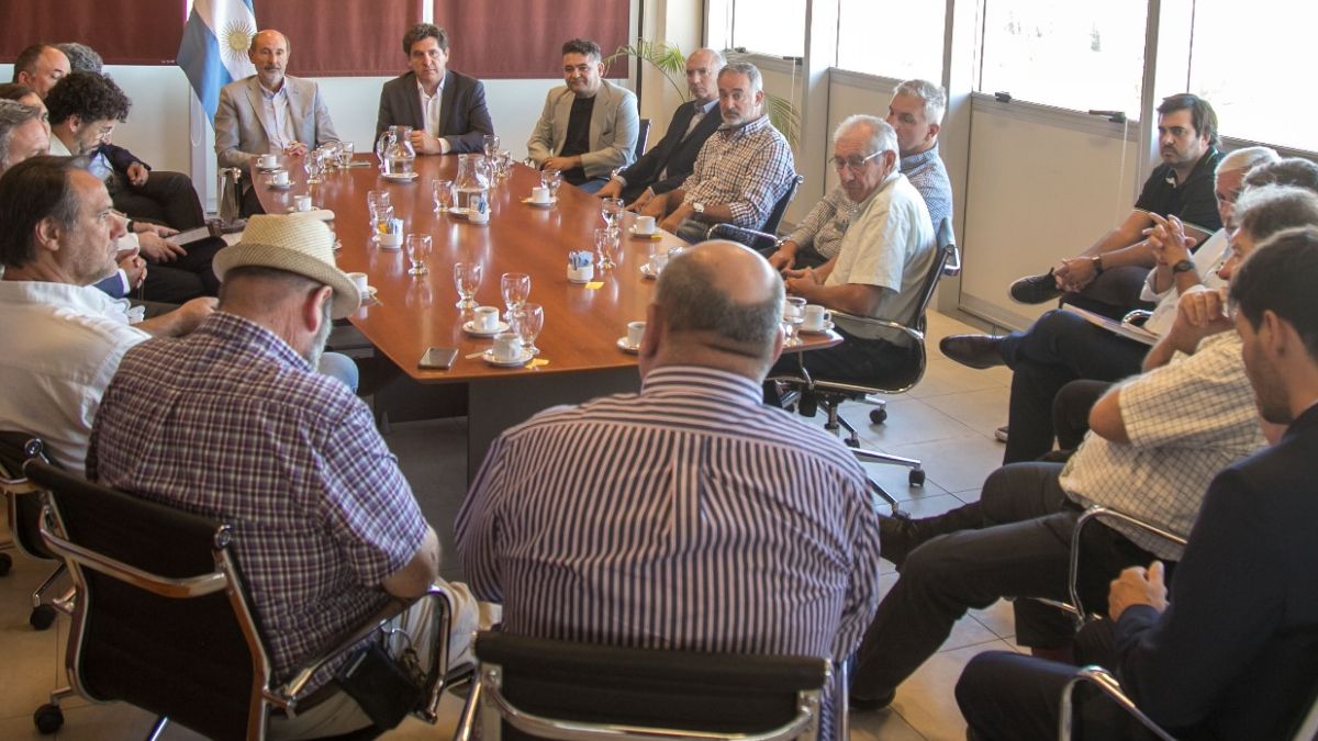 Rodolfo Vargas Arizu y Gustavo Fernández en la punta de la mesa. Rodolfo Vargas Arizu y Gustavo Fernández en la punta de la mesa.