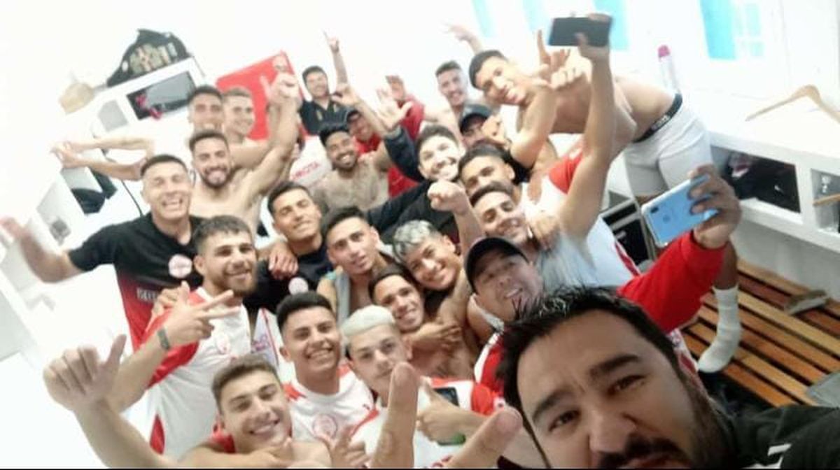 Huracán Las Heras festejó su permanencia en el Federal A ante Ciudad de Bolívar.