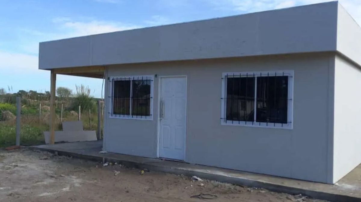 La casa prefabricada que ofertan en Mercado Libre por poco m&aacute;s de $10 millones se entrega en "obra gris", como se ve en la foto.