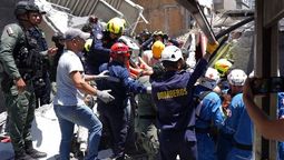 Siguen los trabajos de los rescatistas en Colombia.