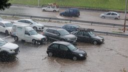 Automovilistas se detuvieron para esperar que pasara la tormenta en varios lugares de Mendoza.&nbsp;