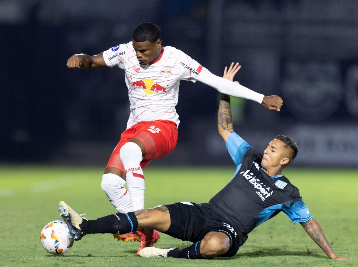 Racing resignó su invicto y comparte la punta en la Copa Sudamericana. Racing resignó su invicto y comparte la punta en la Copa Sudamericana.