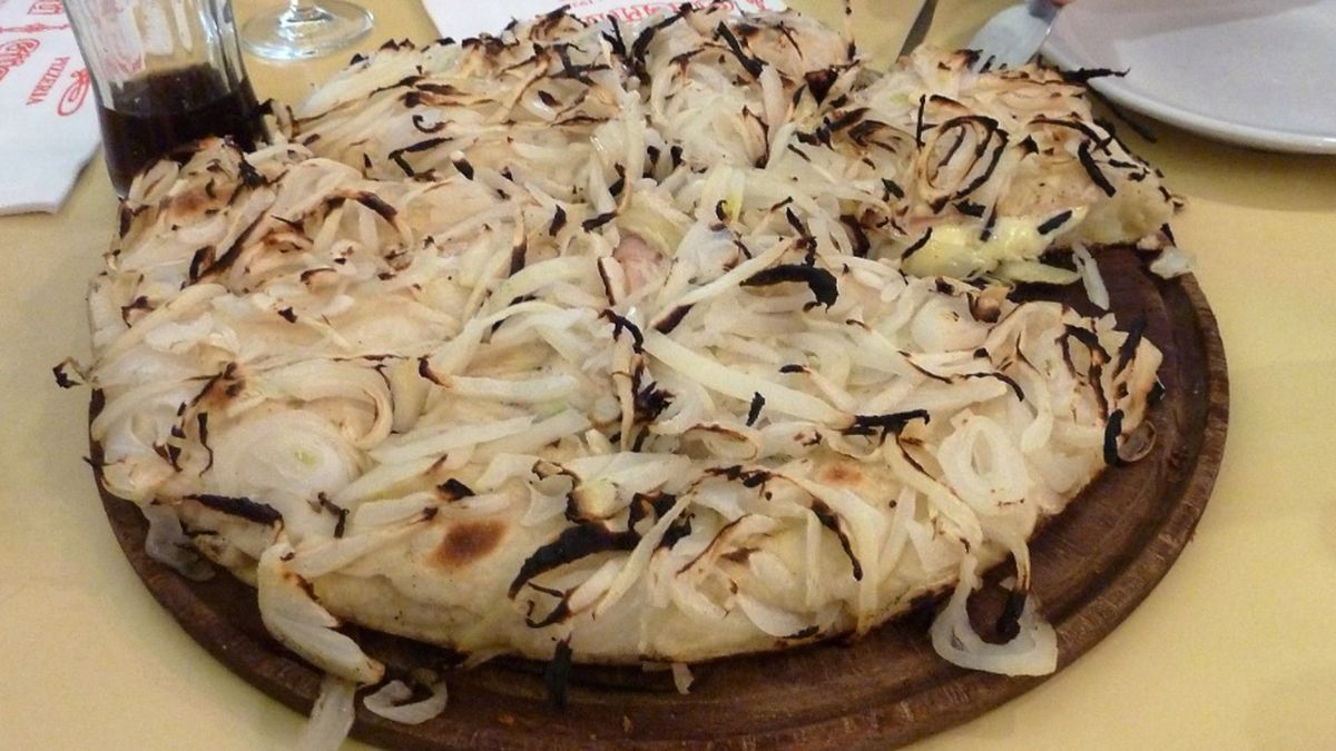 La fugazzeta en una de las pizzas más clásicas y favoritas de los comensales que visitan el histórico local La fugazzeta en una de las pizzas más clásicas y favoritas de los comensales que visitan el histórico local