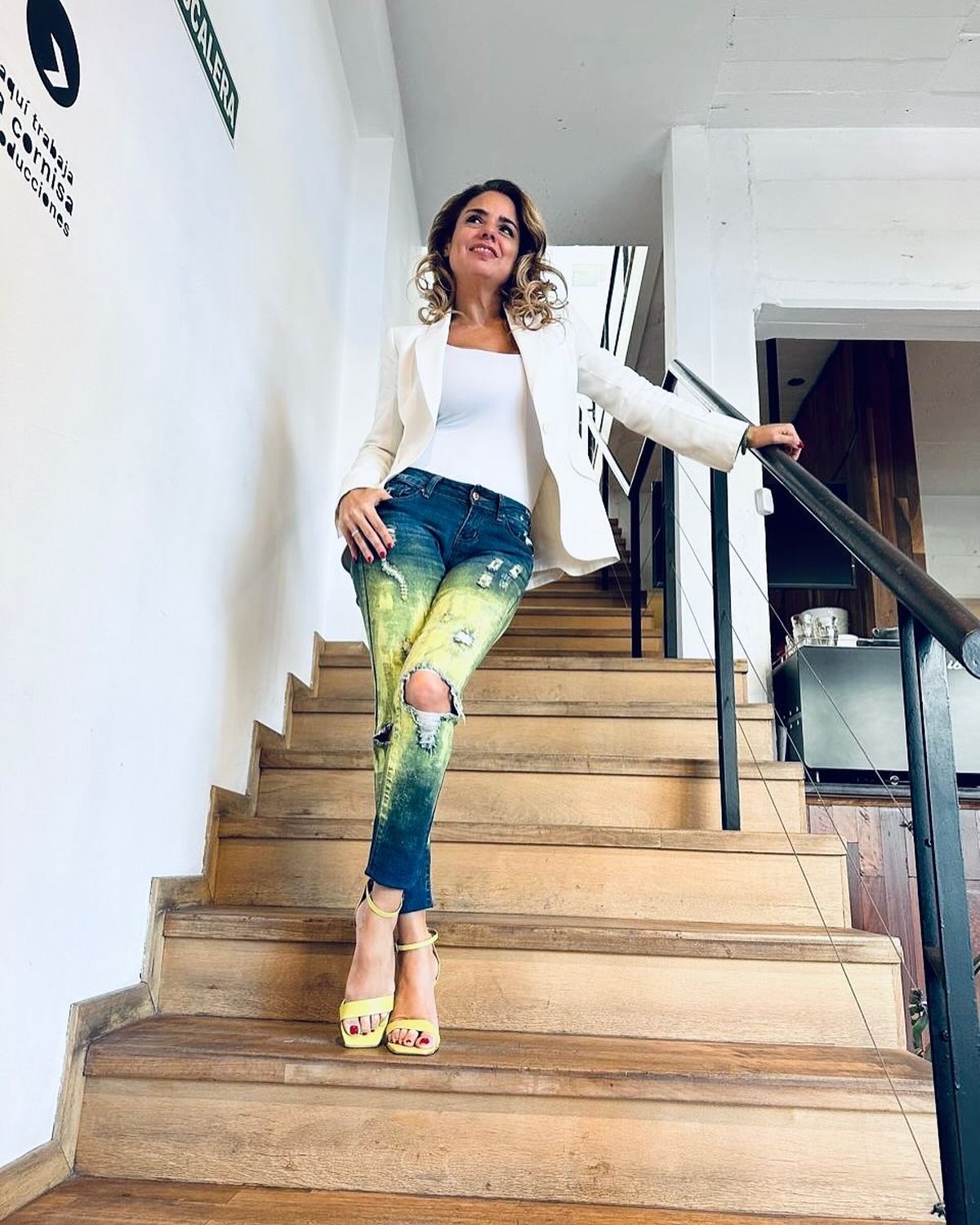 A sus 50 años, Marina Calabró estrena pantaloncitos customizados en clave denim ultra XS. A sus 50 años, Marina Calabró estrena pantaloncitos customizados en clave denim ultra XS.