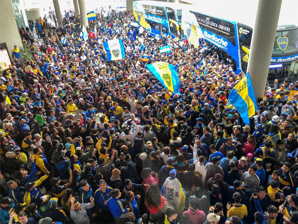 Boca fue recibido por una multitud en Rosario, con vistas al partido de este domingo ante Newell's, por la Liga Profesional.