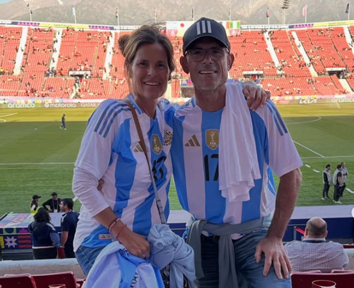 El ex Puma Diego Silvetti y su esposa Julieta, en Chile.