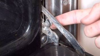 Cómo eliminar el ruido de la puerta del horno de la cocina: tres maneras sin herramientas profesionales