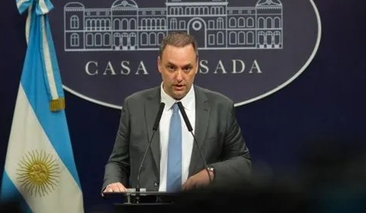 La escribana contó que Adorni pagó en cuotas sin interés el departamento que compró a dos jubiladas