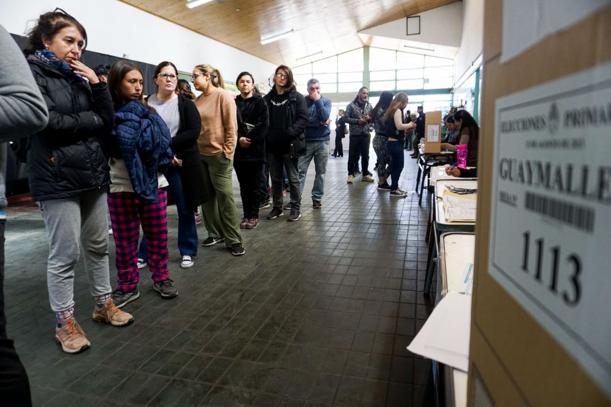 Se dispusieron más de 600 escuelas en Mendoza para votar. Se dispusieron más de 600 escuelas en Mendoza para votar.