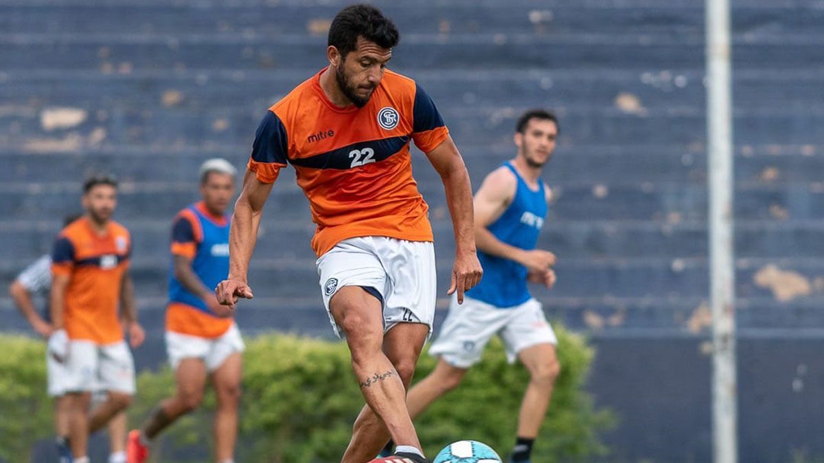 El volante Sebastián Navarro se perfila como titular. Foto: gentileza Osvaldo Gagliardi.