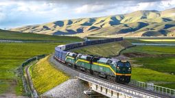 China construye un tren a más de 5.000 metros de altura y rompe con 4 récords mundiales en infraestructura China construye un tren a más de 5.000 metros de altura y rompe con 4 récords mundiales en infraestructura