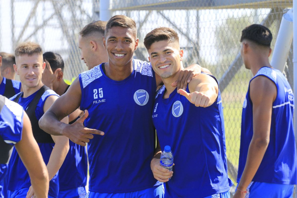 Marcos Montiel y Thomas Galdames en la última práctica del Tomba previo a jugar con el Tatengue. Marcos Montiel y Thomas Galdames en la última práctica del Tomba previo a jugar con el Tatengue.