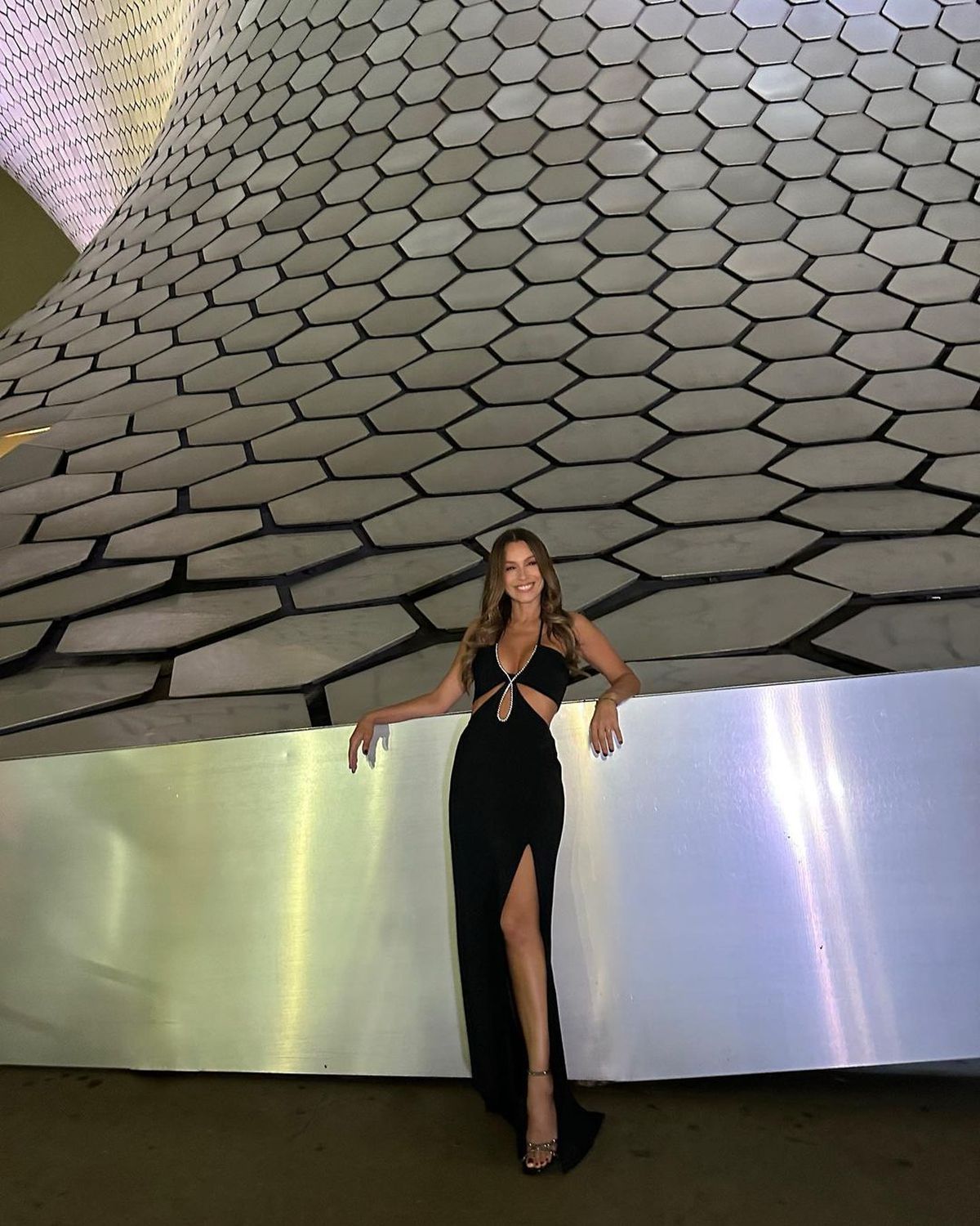 Desde DF, Pampita confirma que es la reina de los recortes en clave XL, ultra shiny y ceñidos. Desde DF, Pampita confirma que es la reina de los recortes en clave XL, ultra shiny y ceñidos.